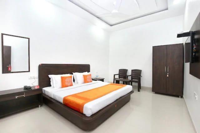 Hotel Skylark Амритсар Экстерьер фото