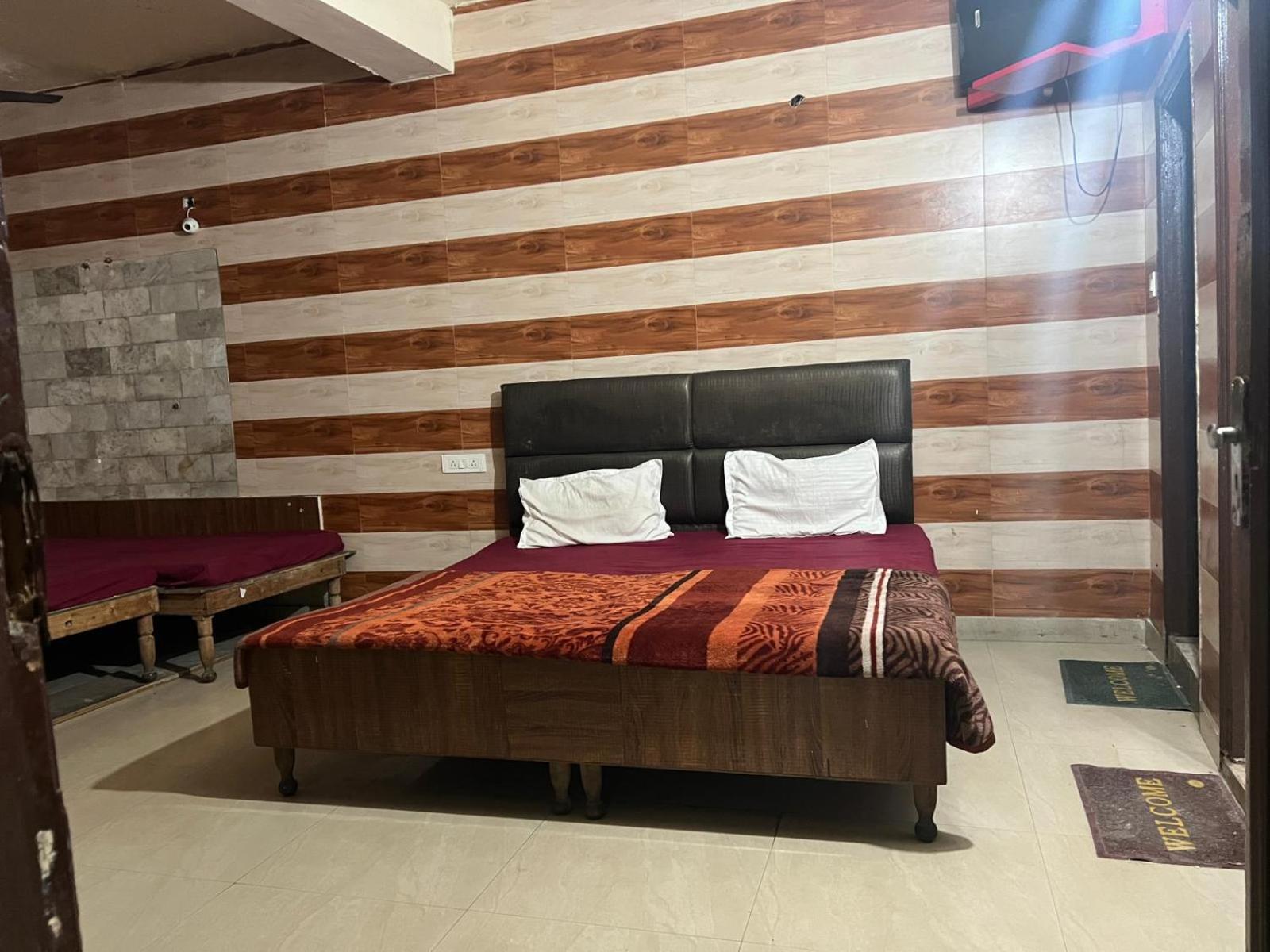Hotel Skylark Амритсар Экстерьер фото