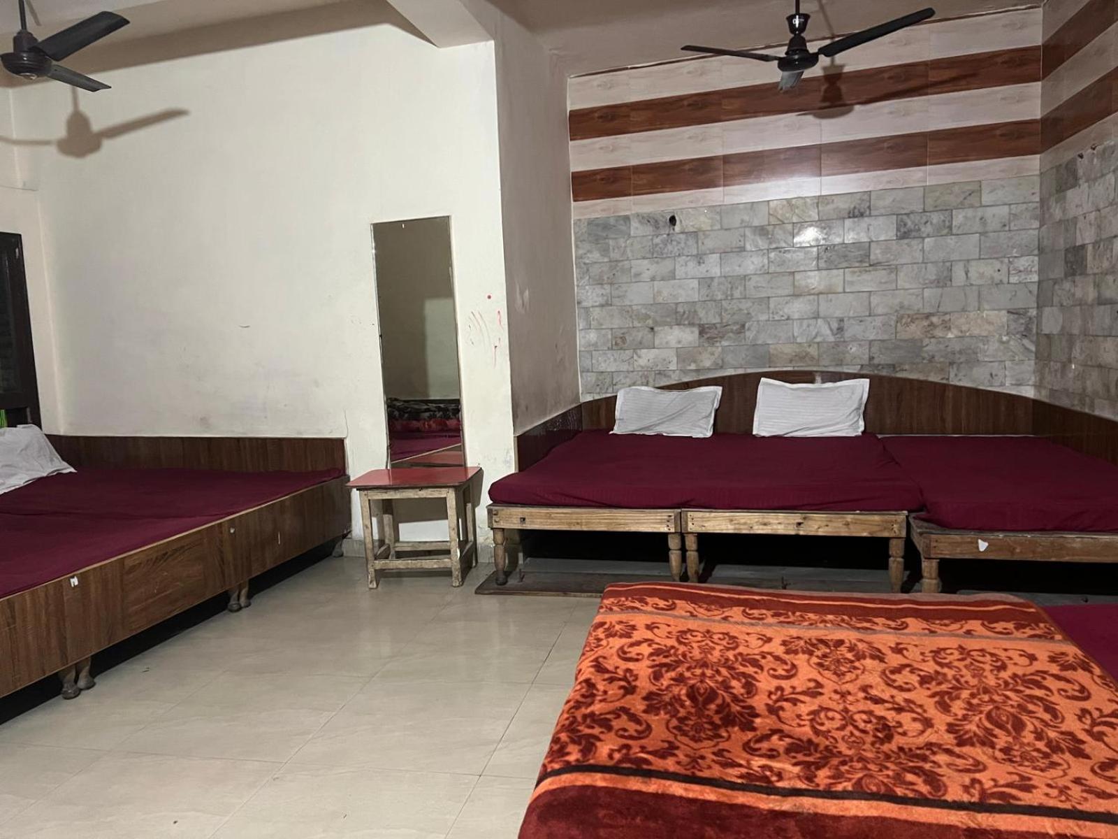 Hotel Skylark Амритсар Экстерьер фото